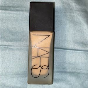 Nars all day luminous weightless foundation- Fiji